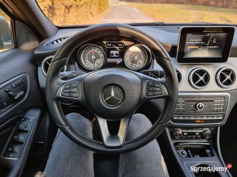 Używany 2016 Mercedes GLA250 SUV | 79 900 zł - Obraz 1/4