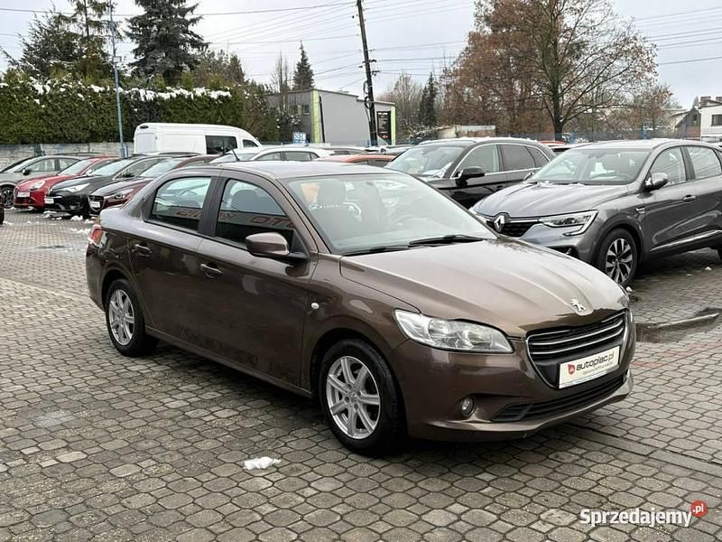 Używany Peugeot 301 2017 Beżowy Sedan/Limuzyna