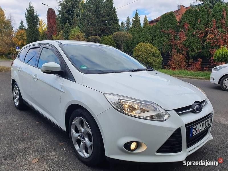 Biały Używany 2014 Ford Focus Kombi | 21 000 zł (Dobra cena) - Obraz 1/4