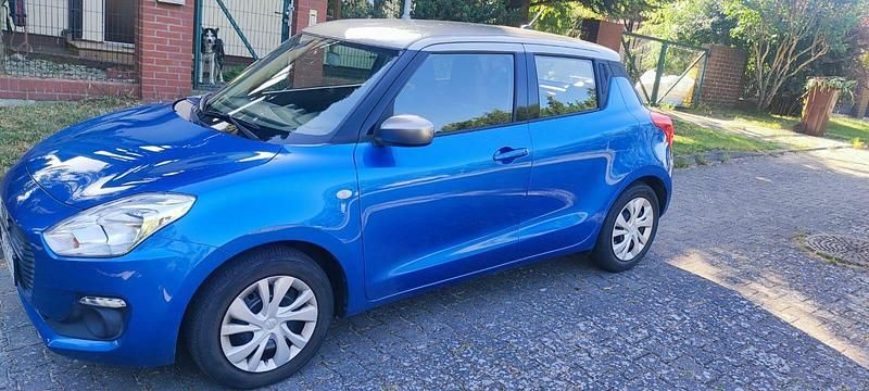 Niebieski Używany 2017 Suzuki Swift Hatchback | 40 000 zł (Dość drogi) - Obraz 1/4