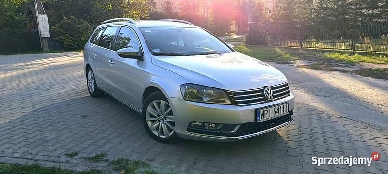 Srebrny Używany 2011 VW Passat Kombi | 17 500 zł (Drogi) - Obraz 1/4