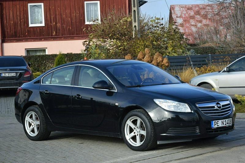 Czarny Używany 2010 Opel Insignia Hatchback | 22 900 zł (Uczciwa cena) - Obraz 1/4