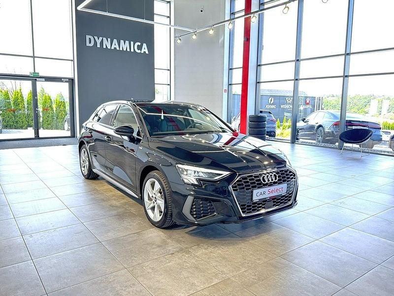 Czarny (metalik) Używany 2023 Audi A3 Hatchback | 127 900 zł - Obraz 1/3
