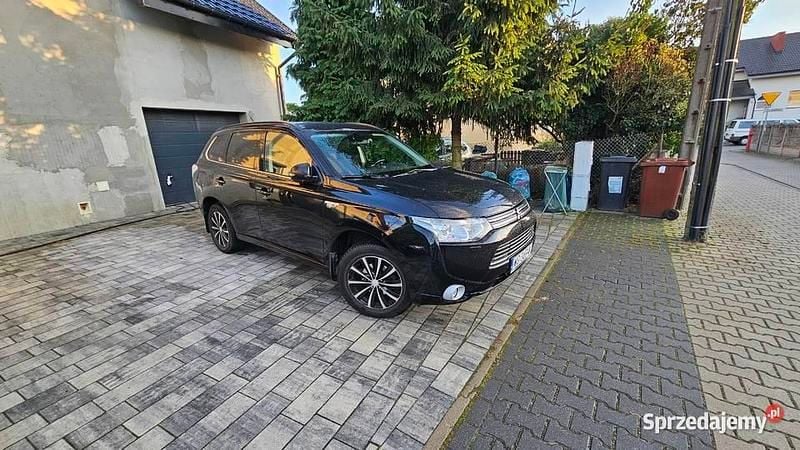 Czarny Używany 2014 Mitsubishi Outlander P-HEV Kombi | 45 000 zł (Uczciwa cena) - Obraz 1/4