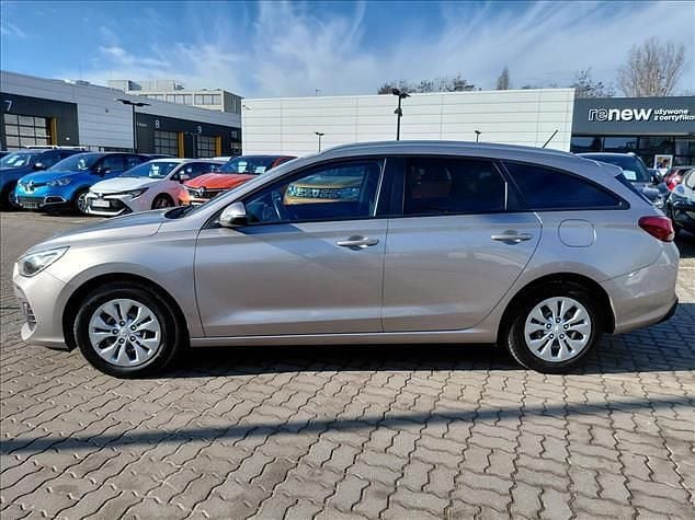 Używany Hyundai i30 Classic 2019 Beżowy Kombi
