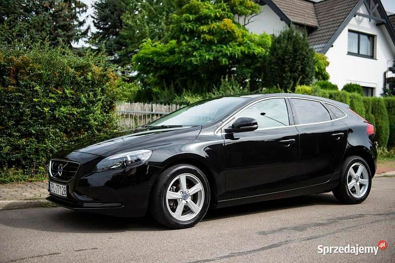 Czarny Używany 2015 Volvo V40 Kombi | 38 300 zł (Uczciwa cena) - Obraz 1/4