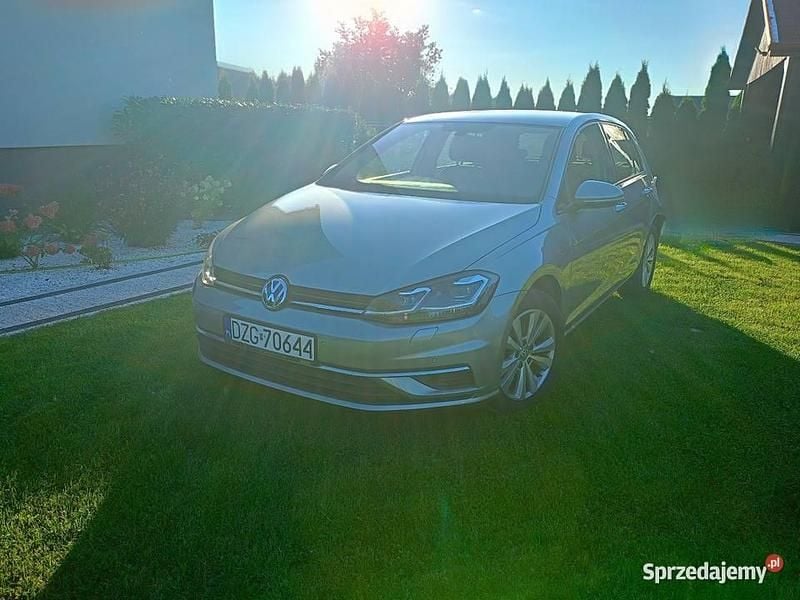 Używany VW Golf VII 2018 Srebrny Sedan/Limuzyna