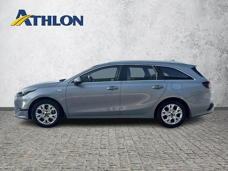 Używany Kia Ceed 160 KM (117 kW) 2022 Niebieski jasny (metalik) Hatchback