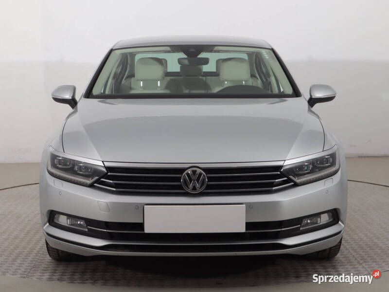 Srebrny Używany 2018 VW Passat Sedan/Limuzyna | 66 999 zł (Uczciwa cena) - Obraz 1/4