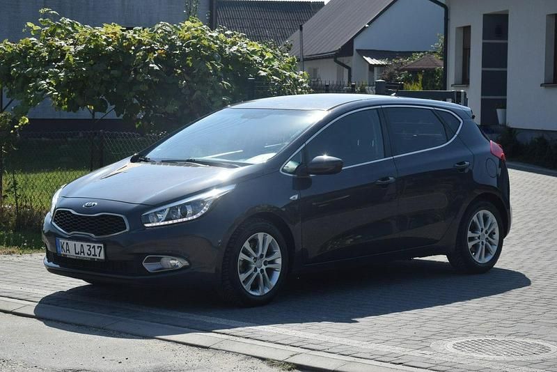 Czarny Używany 2014 Kia Ceed 2 Hatchback | 31 900 zł (Uczciwa cena) - Obraz 1/4