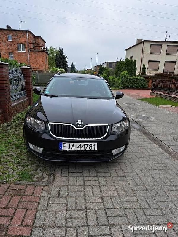 Czarny Używany 2016 Skoda Octavia Ambition Kombi | 27 600 zł (Uczciwa cena) - Obraz 1/4