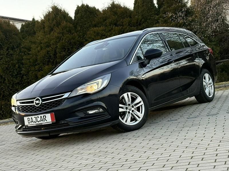 Czarny (metalik) Używany 2019 Opel Astra Kombi | 32 777 zł (Dobra cena) - Obraz 1/4