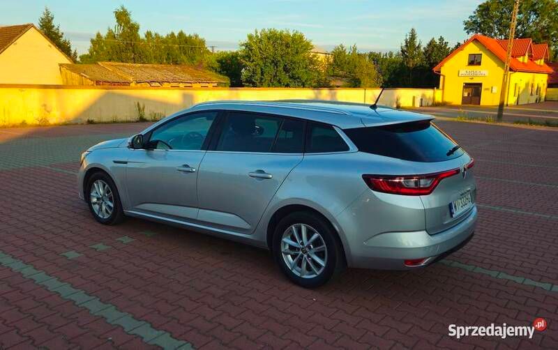 Używany Renault Mégane GrandTour 131 KM (96 kW) 2018 Srebrny Kombi