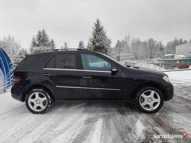 Czarny Używany 2007 Mercedes ML400 SUV | 29 900 zł - Obraz 1/4