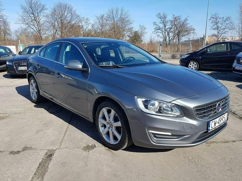 Używany Volvo S60 2017 Szary Sedan/Limuzyna
