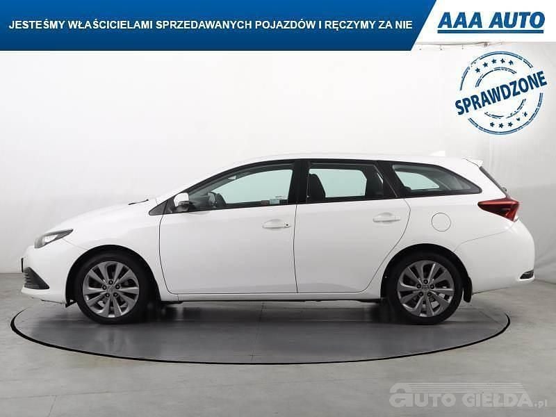 Używany Toyota Auris 132 KM (97 kW) 2018 Biały
