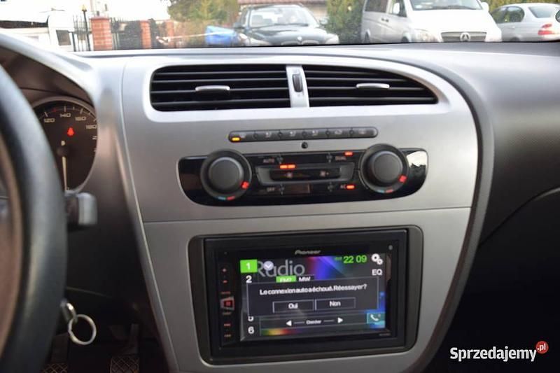 Używany Seat Leon 2011 Srebrny Hatchback