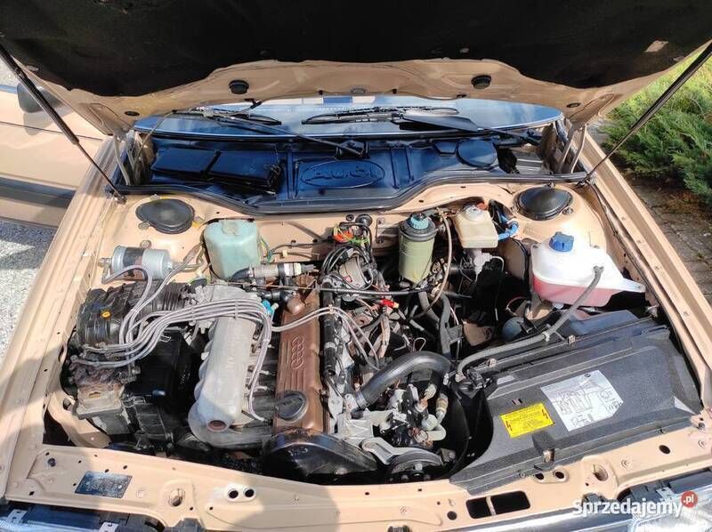 Używany Audi 100 1983 Beżowy Sedan/Limuzyna