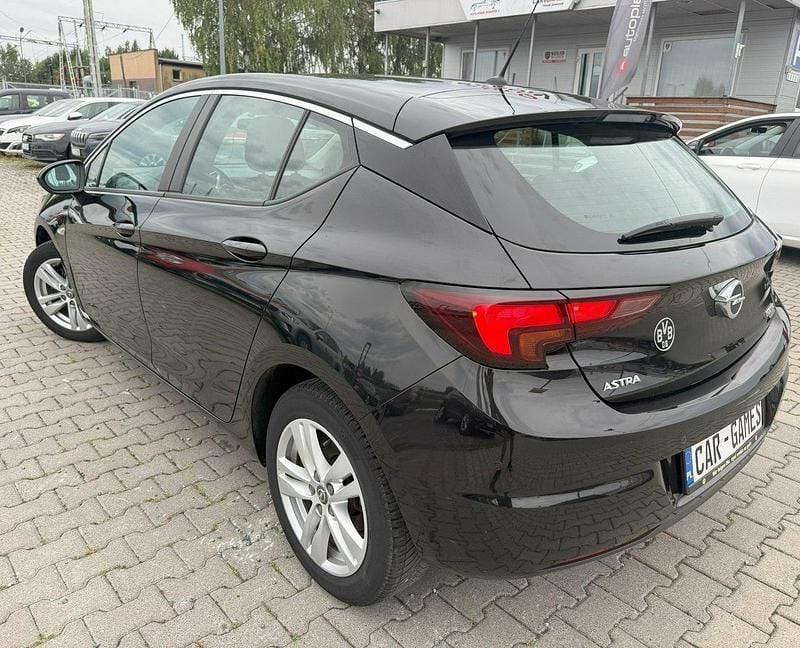 Używany Opel Astra 110 KM (80 kW) 2017 Czarny (metalik) Hatchback