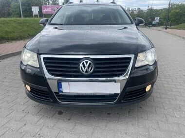 Czarny Używany 2010 VW Passat Kombi | 18 900 zł (Uczciwa cena) - Obraz 1/4
