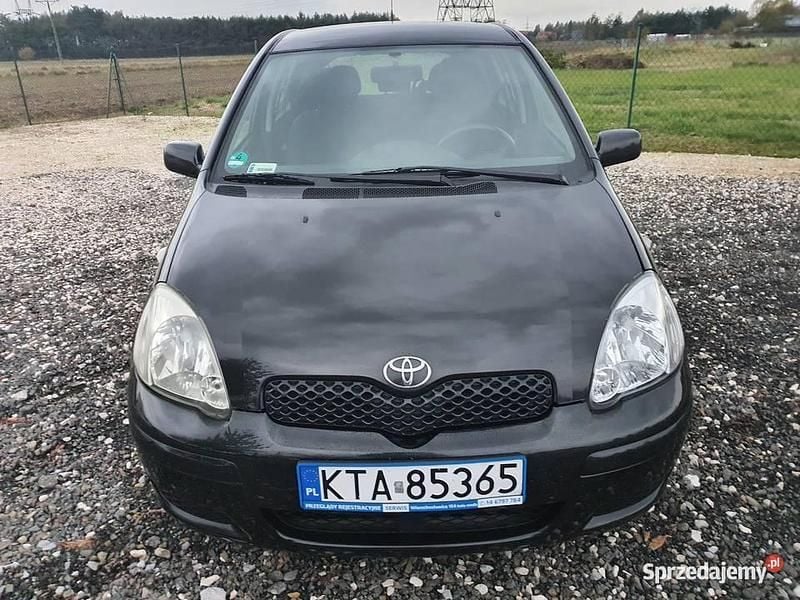Czarny Używany 2004 Toyota Yaris Hatchback | 8400 zł (Dość drogi) - Obraz 1/4