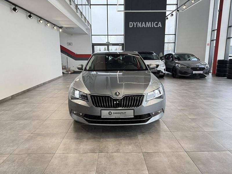 Srebrny Używany 2018 Skoda Superb Style Sedan/Limuzyna | 85 900 zł (Uczciwa cena) - Obraz 1/2