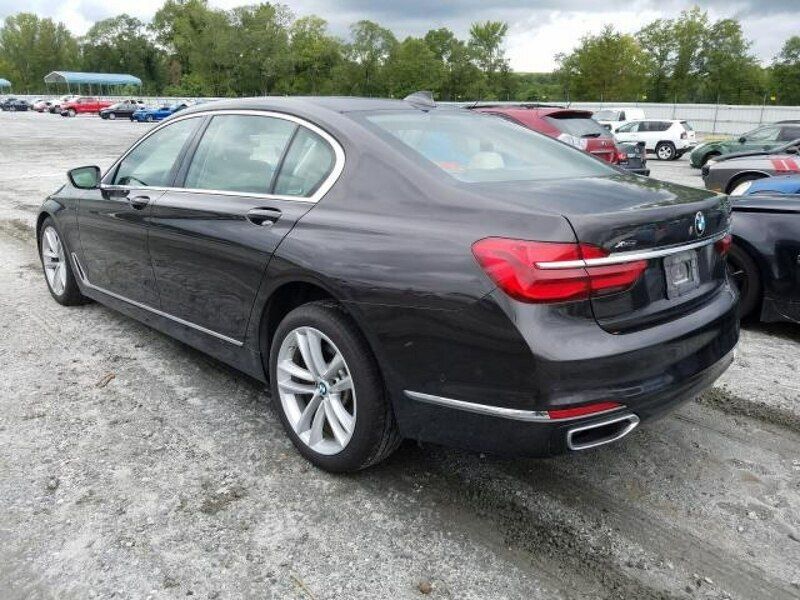 Używany BMW 750 600 KM (441 kW) 2017 Brązowy Sedan/Limuzyna
