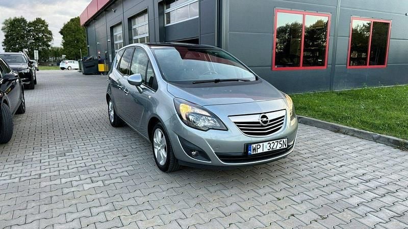 Szary Używany 2011 Opel Meriva Minivan | 19 900 zł (Uczciwa cena) - Obraz 1/4
