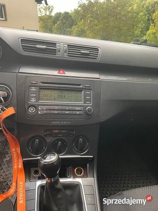 Używany VW Passat 2005 Srebrny Sedan/Limuzyna