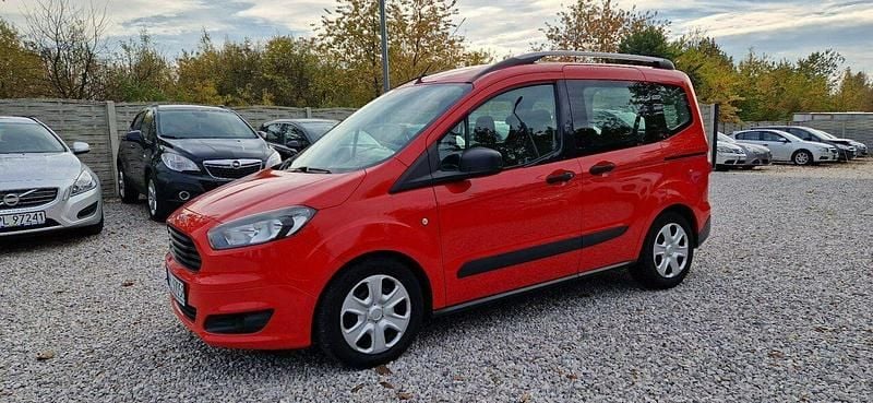 Używany Ford Tourneo Courier Trend 75 KM (55 kW) 2016 Czerwony Minivan