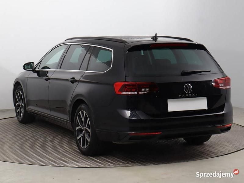 Używany VW Passat 190 KM (139 kW) 2022 Czarny Kombi