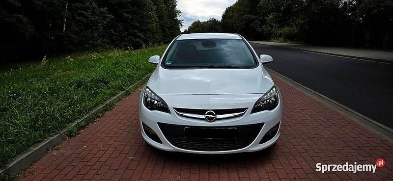 Biały Używany 2014 Opel Astra Hatchback | 29 950 zł (Uczciwa cena) - Obraz 1/4