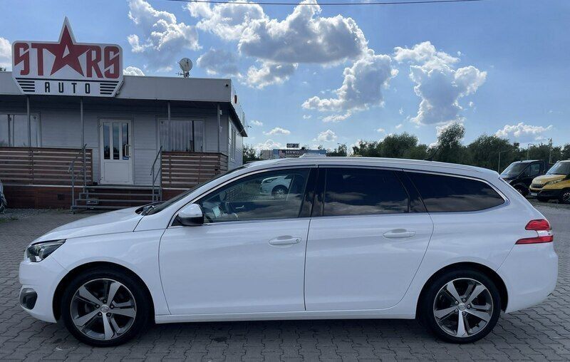 Używany Peugeot 308 120 KM (88 kW) 2017 Biały Sedan/Limuzyna