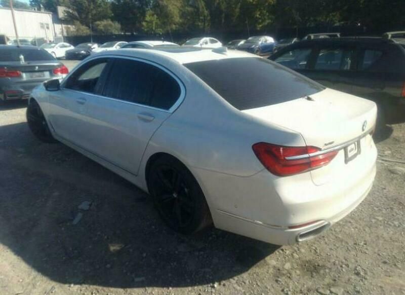 Używany BMW 750 2016 Biały Sedan/Limuzyna