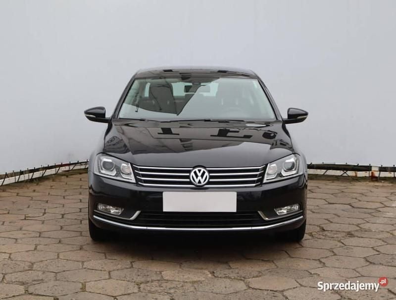 Czarny Używany 2013 VW Passat Sedan/Limuzyna | 35 999 zł (Uczciwa cena) - Obraz 1/4