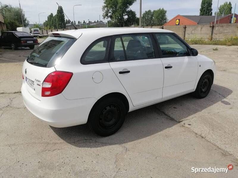 Biały Używany 2011 Skoda Fabia Sedan/Limuzyna | 10 900 zł (Uczciwa cena) - Obraz 1/4