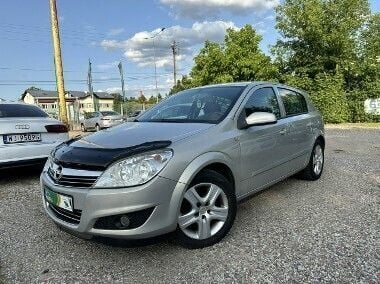 Szary Używany 2008 Opel Astra Hatchback | 7900 zł (Dobra cena) - Obraz 1/4
