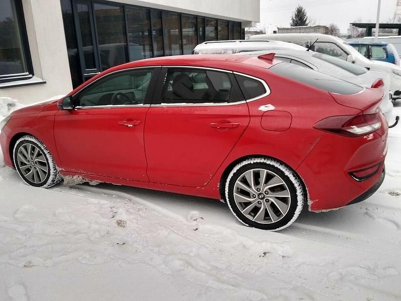 Używany Hyundai i30 2020 Czerwony Hatchback