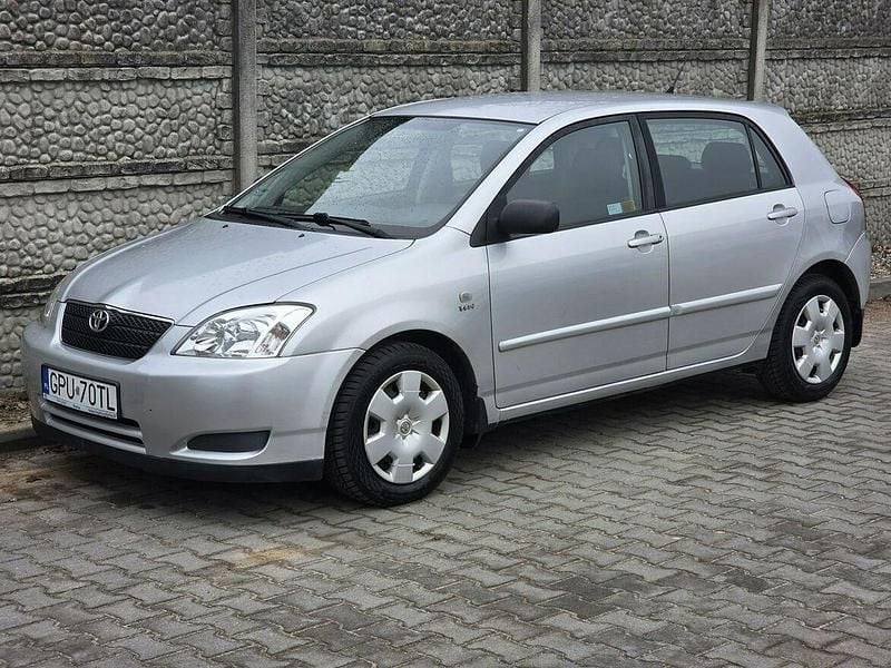 Używany Toyota Corolla 110 KM (80 kW) 2002 Srebrny (metalik) Hatchback