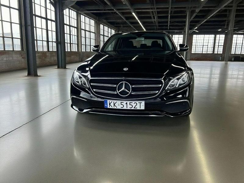 Używany Mercedes E200 150 KM (110 kW) 2018 Czarny (metalik) Sedan/Limuzyna