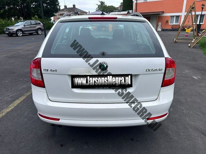 Używany Skoda Octavia 140 KM (102 kW) 2011 Biały Sedan/Limuzyna