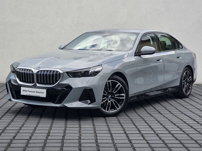 Szary brooklyn m metalizowany Używany 2024 BMW 520 Shadowline Sedan/Limuzyna | 242 900 zł (Super Cena) - Obraz 1/3