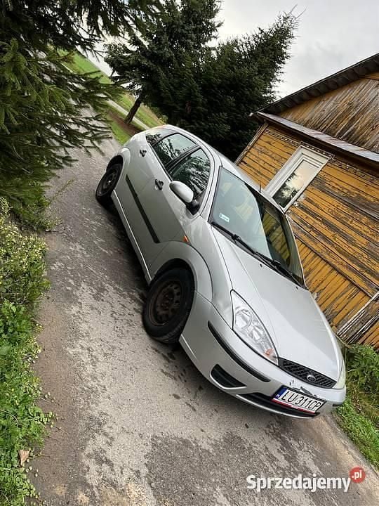 Używany Ford Focus 2001 Srebrny Hatchback
