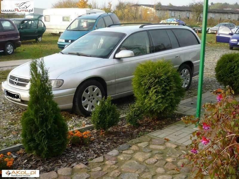 Używany Opel Omega 130 KM (95 kW) 2000 Srebrny (metalik) Sedan/Limuzyna