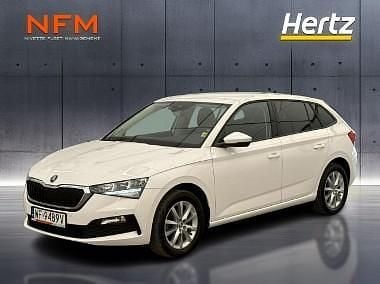 Biały Używany 2021 Skoda Scala Ambition Hatchback | 54 500 zł (Uczciwa cena) - Obraz 1/3