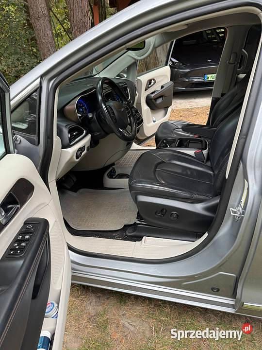 Używany Chrysler Pacifica 2019 Szary Minivan