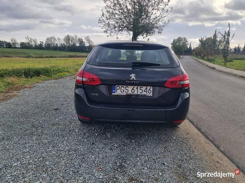 Używany Peugeot 308 SW 2017 Granatowy Kombi
