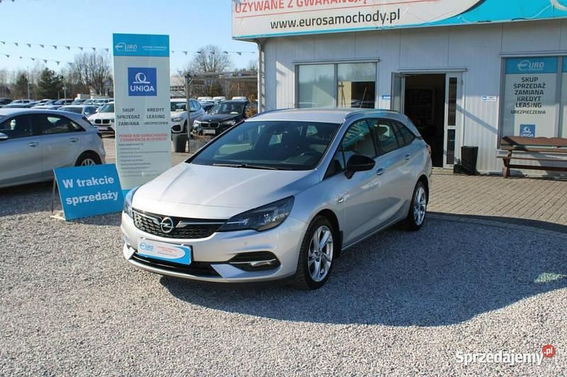 Srebrny Używany 2021 Opel Astra Elegance Kombi | 46 900 zł (Uczciwa cena) - Obraz 1/4