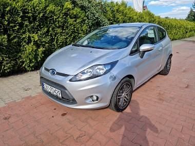 Srebrny Używany 2010 Ford Fiesta Hatchback | 6900 zł (Dobra cena) - Obraz 1/4