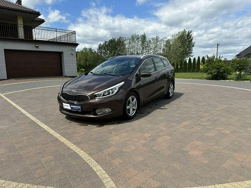 Używany Kia Ceed 128 KM (94 kW) 2013 Brązowy Hatchback